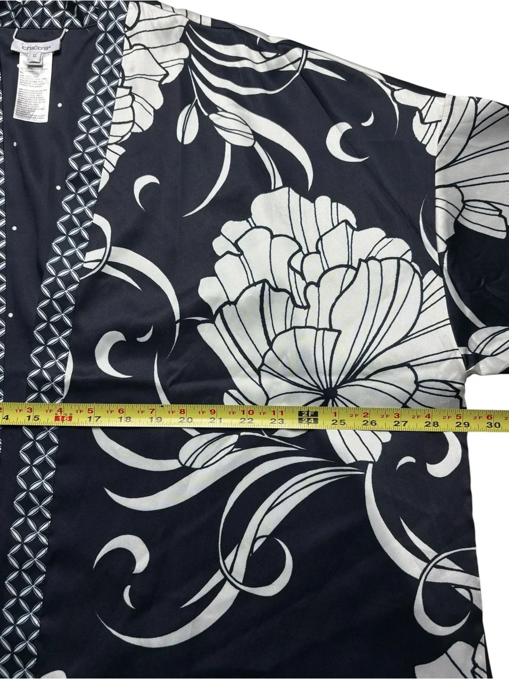 Chico's Reversible Black & White Floral Polka Dot Kimono Jacket Size L/XL - Picture 6 of 8